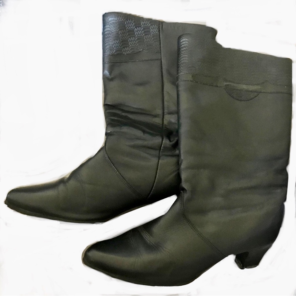 Siberian Husky slip on boots - Made in Canada.